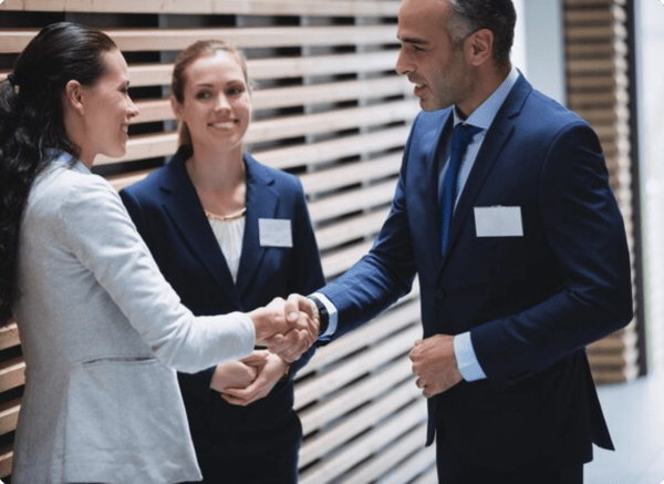 تحديد هوية الضيف دون عناء لتعزيز الاتصالات.