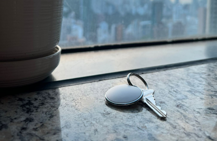 Coin-style BLE tag (e.g. AirTag form factor)