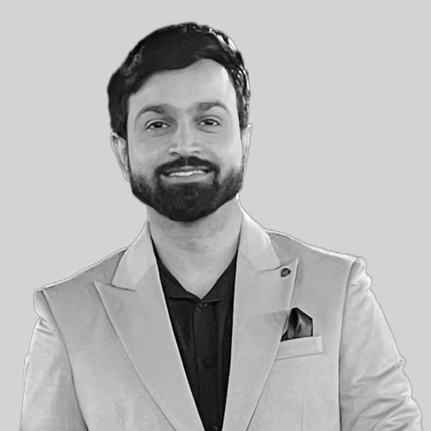 تابيش ساكسينا - محلل أعمال أول تابيش ساكسينا