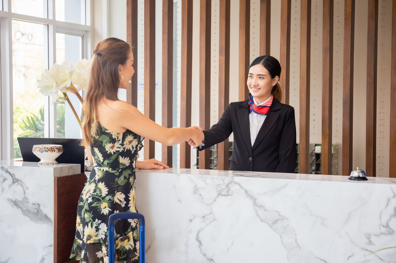 موظفو الفندق يستفيدون من تطبيق موظفي جايا للترحيب بالضيوف 